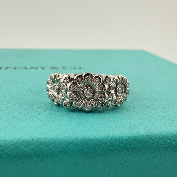 RARE Tiffany & Co. Diamond Set Flower Ring in Platinum - Picture 1 of 8